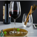 Bezpośrednie czerwony kieliszek do wina do restauracji